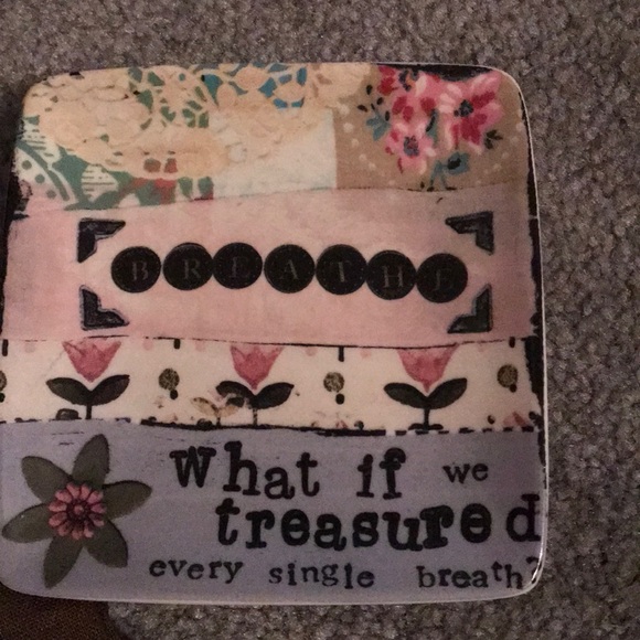 Hand towel and ring or soap dish - Picture 3 of 5